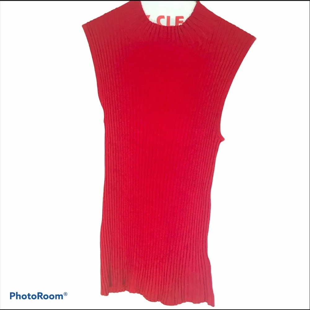 Josephine Chaus sleeveless Red ribbed top size M